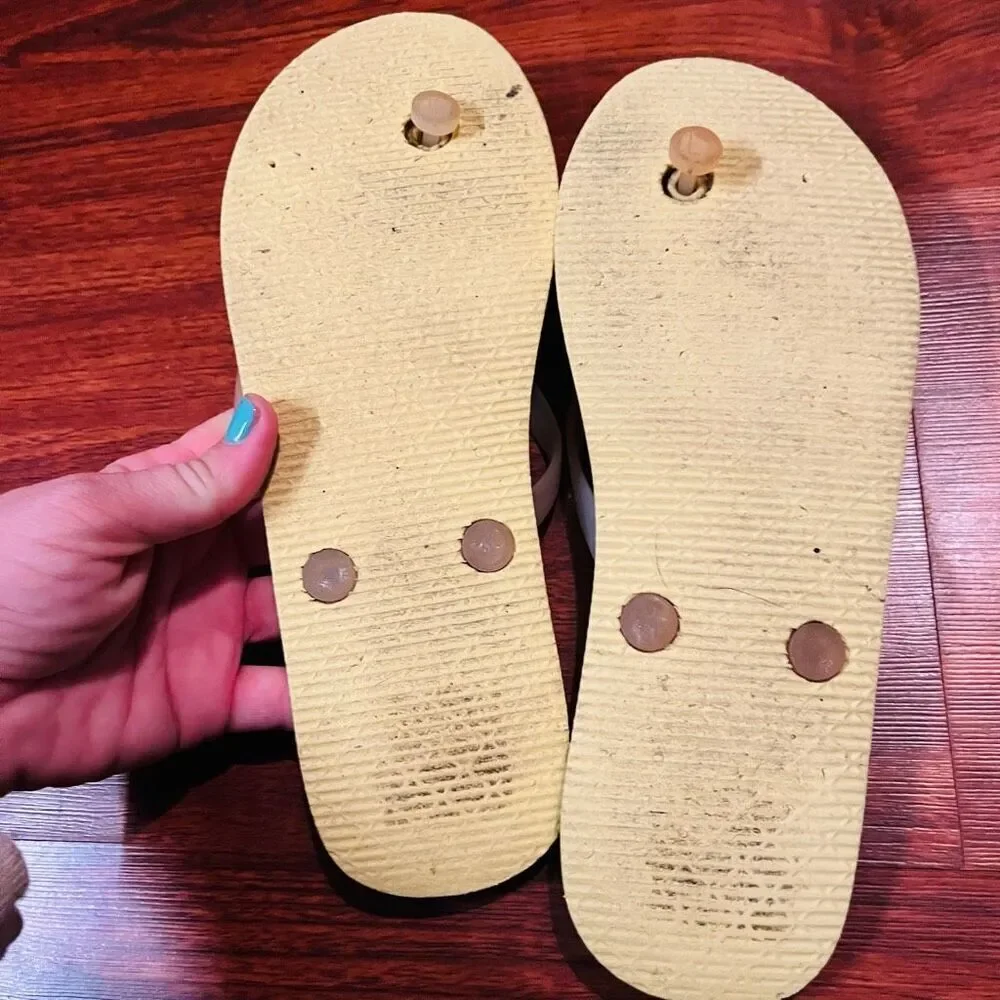 Juicy Couture Step into the sunshine Yellow flip flops 7 - Picture 8 of 12